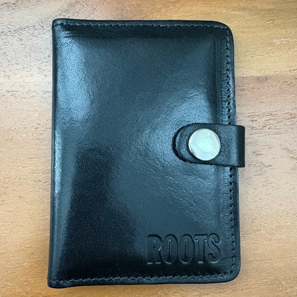 Roots Black Leather Cardholder, Slim Card Case, Thin Wallet🇨🇦